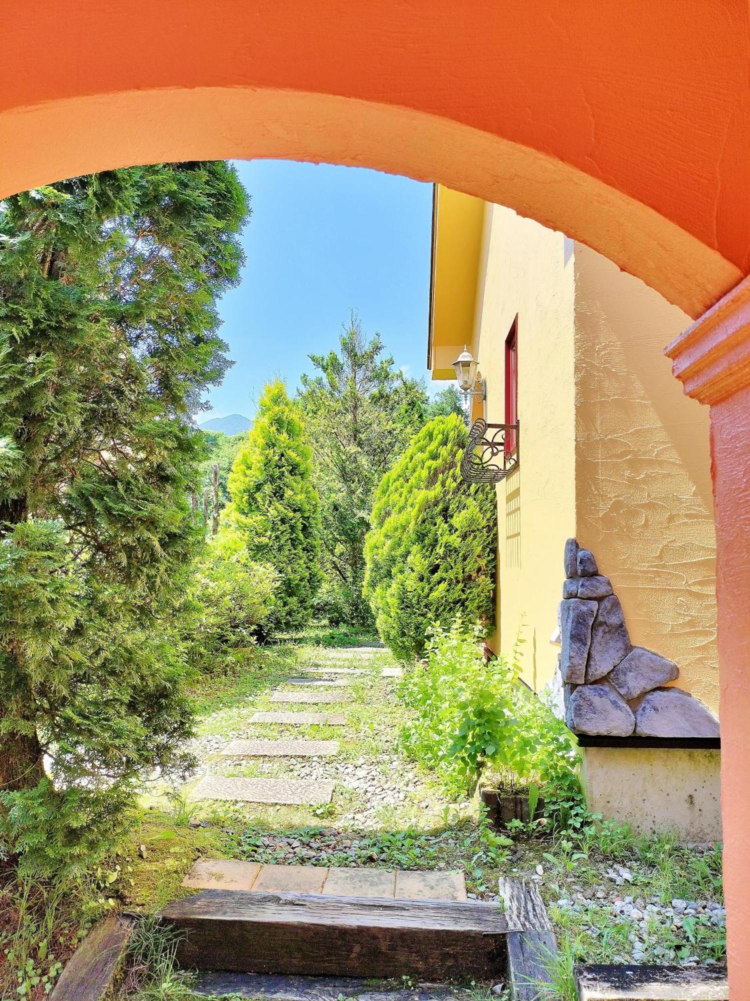 Aromatic Garden Villa La Poltrona Насу Екстериор снимка
