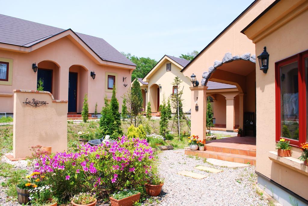 Aromatic Garden Villa La Poltrona Насу Екстериор снимка
