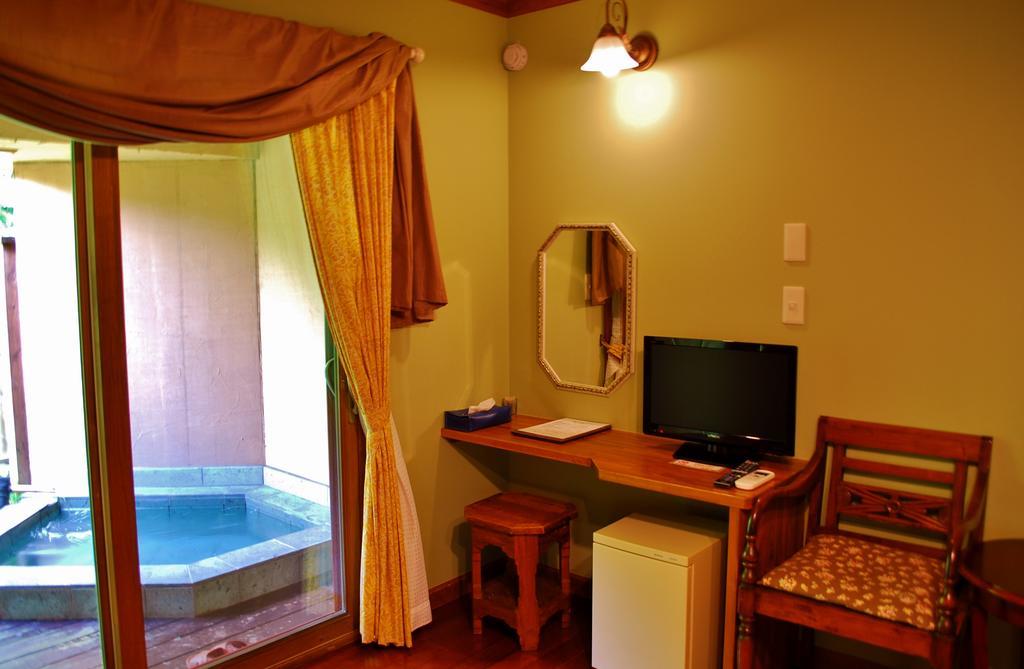 Aromatic Garden Villa La Poltrona Насу Екстериор снимка