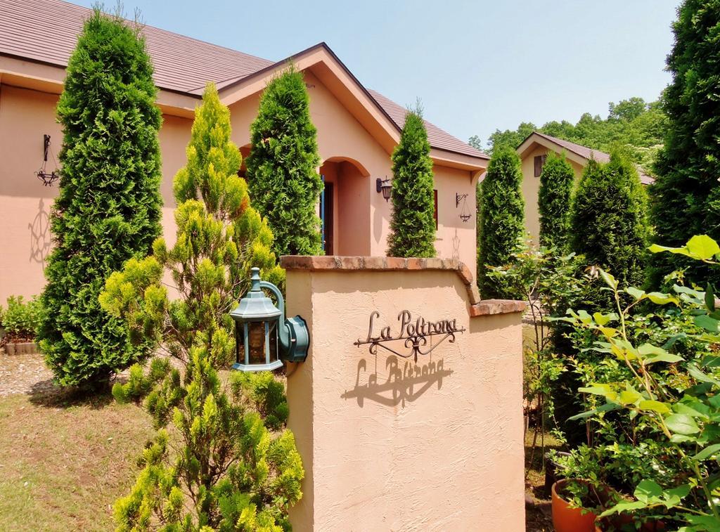 Aromatic Garden Villa La Poltrona Насу Екстериор снимка